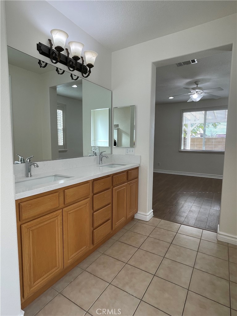 1712 W Lumber Street