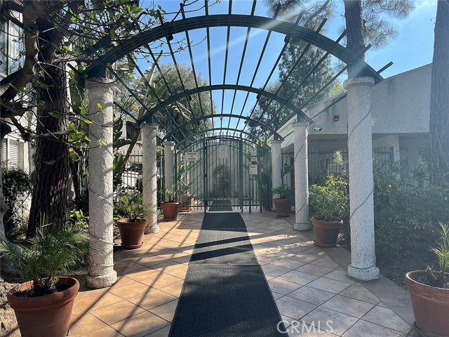 20134 Leadwell ST Unit: 211