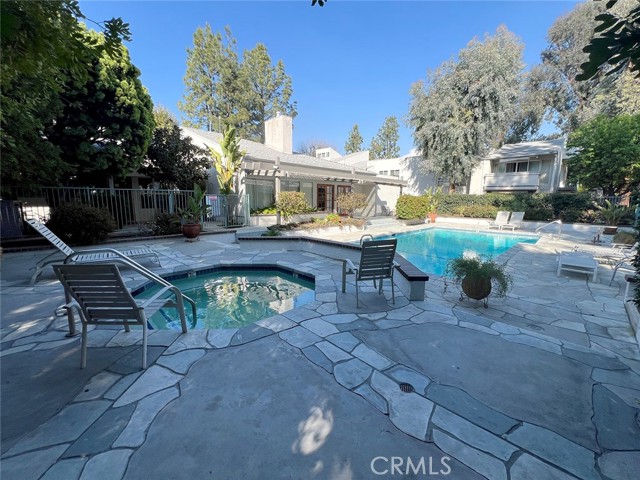 20134 Leadwell ST Unit: 211