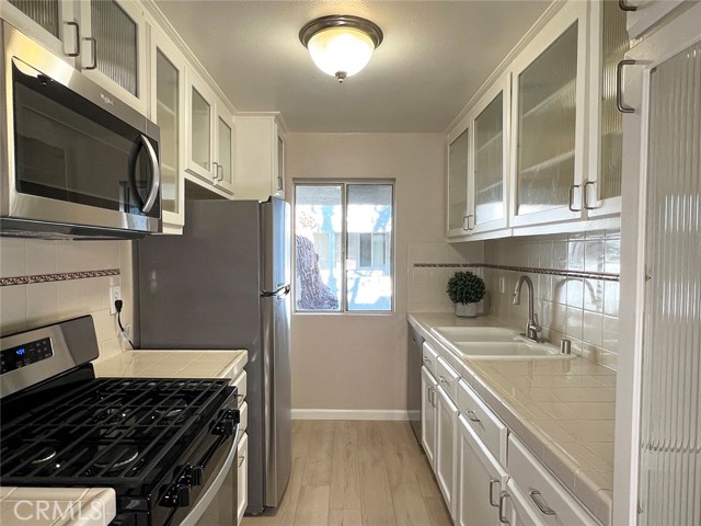 20134 Leadwell ST Unit: 211