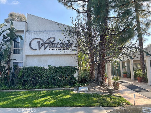 20134 Leadwell ST Unit: 211