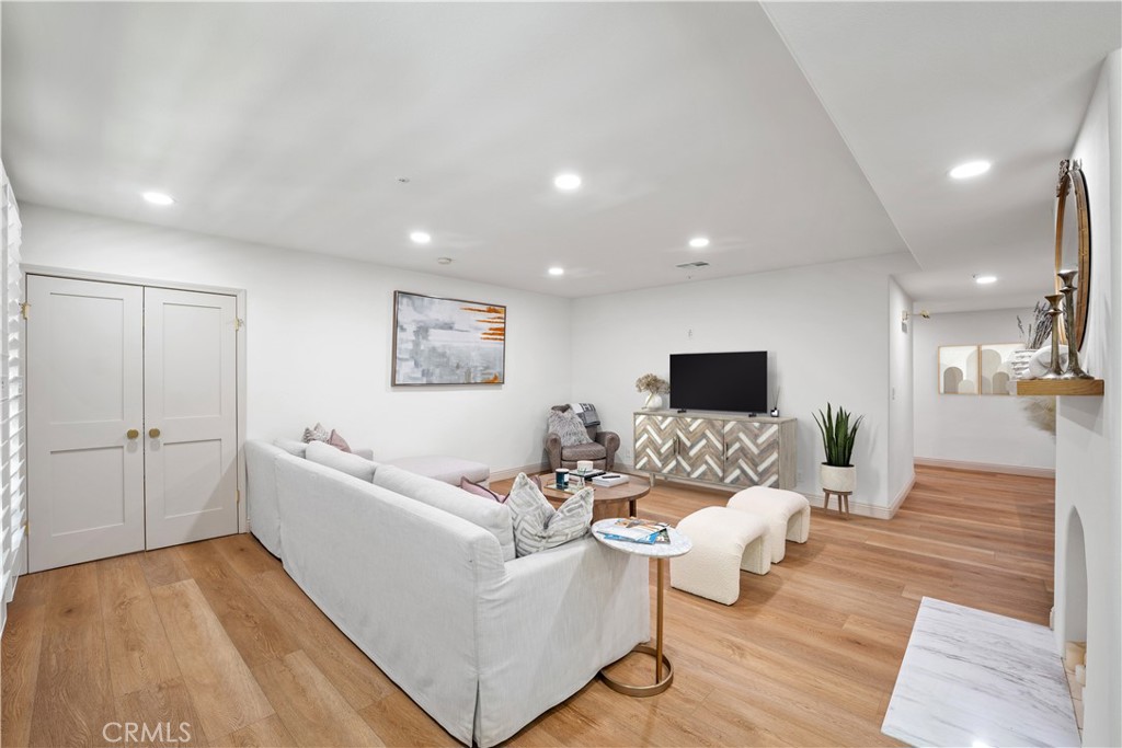 575 S Barrington Avenue 109