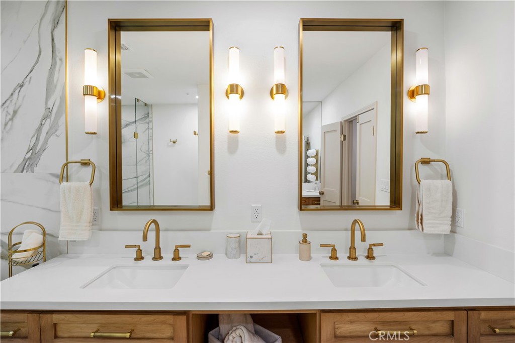 575 S Barrington Avenue 109