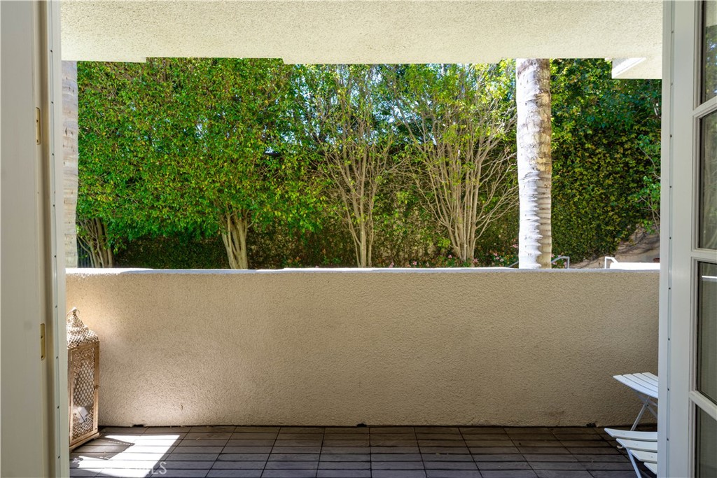 575 S Barrington Avenue 109