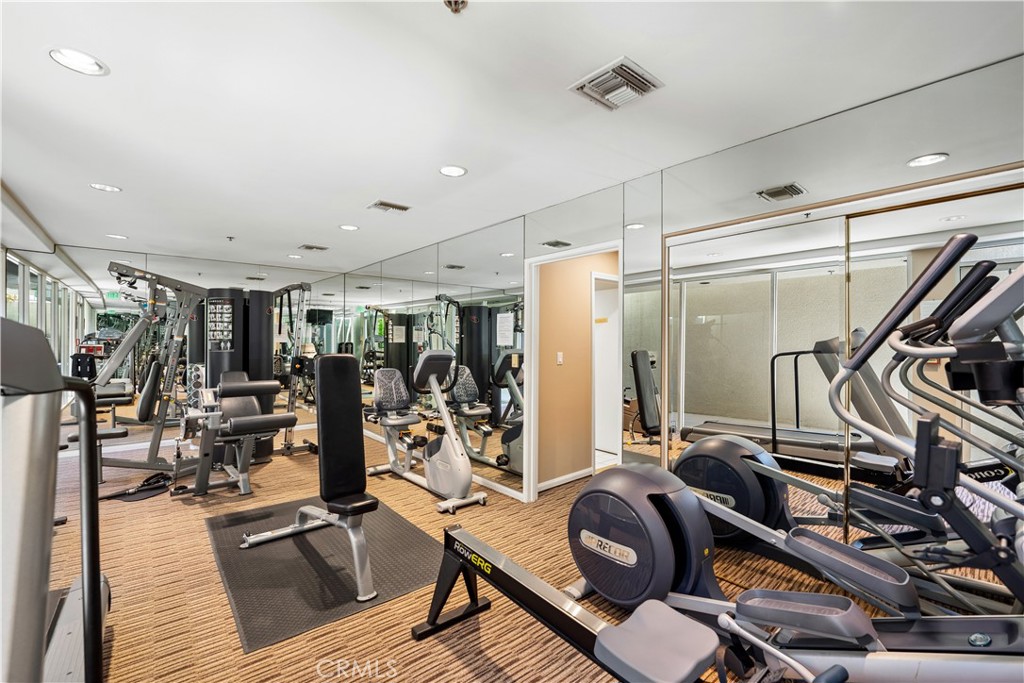 575 S Barrington Avenue 109