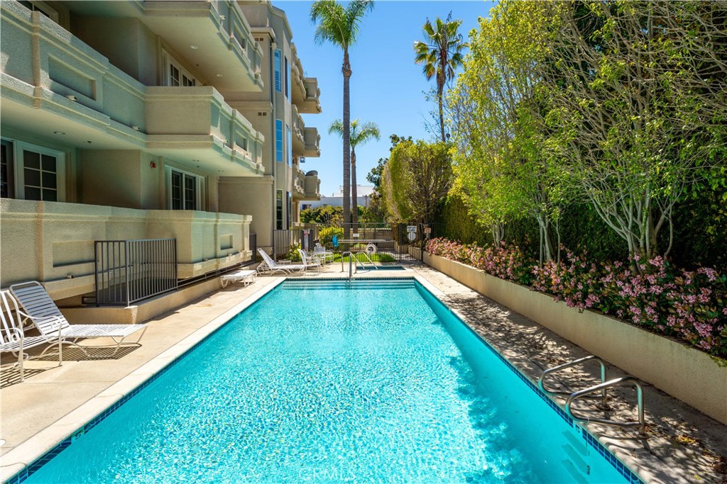 575 S Barrington Avenue 109