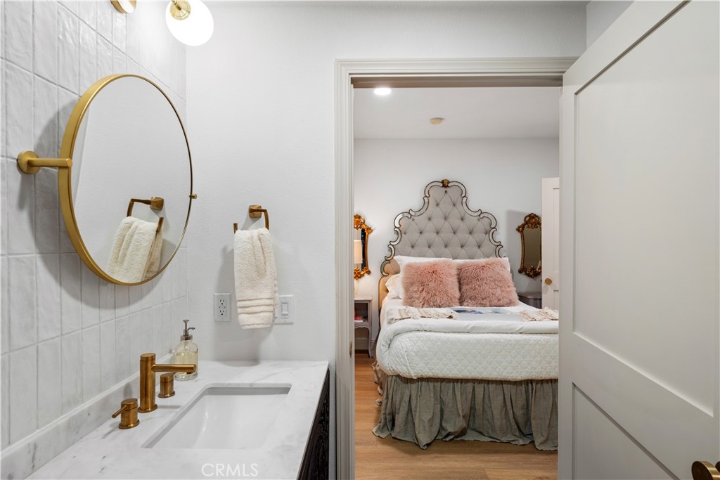 575 S Barrington Avenue 109