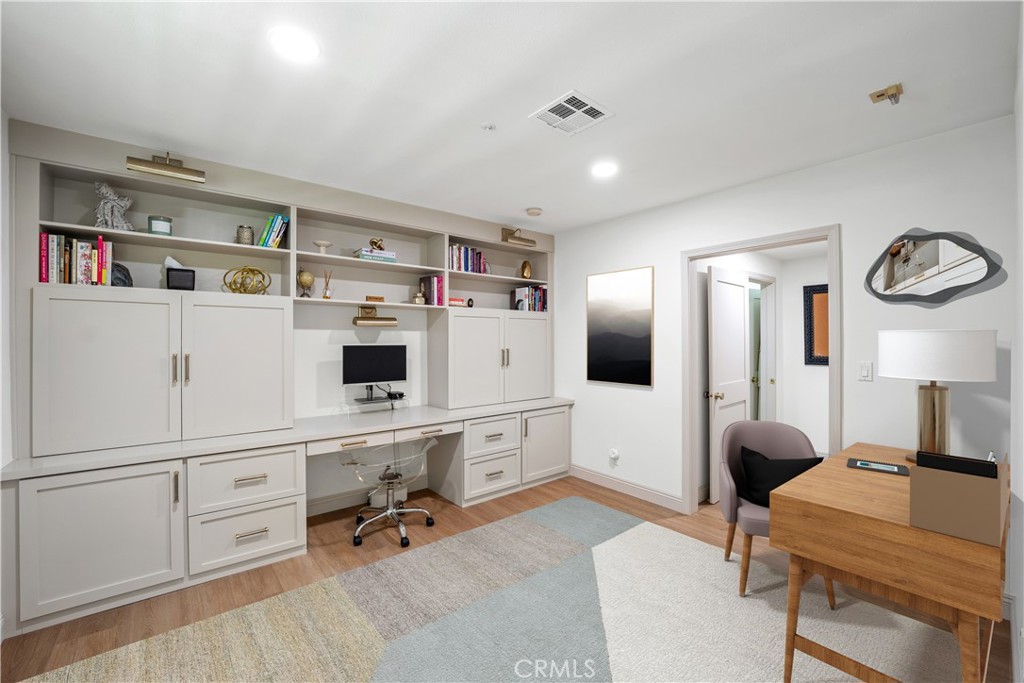 575 S Barrington Avenue 109