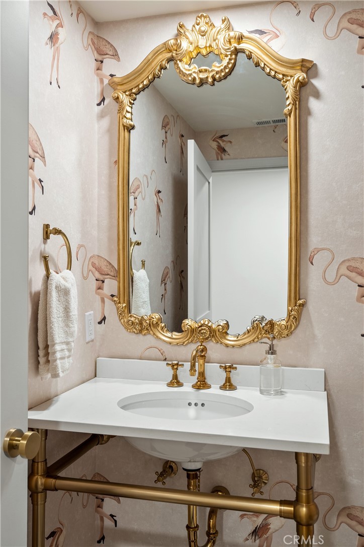 575 S Barrington Avenue 109