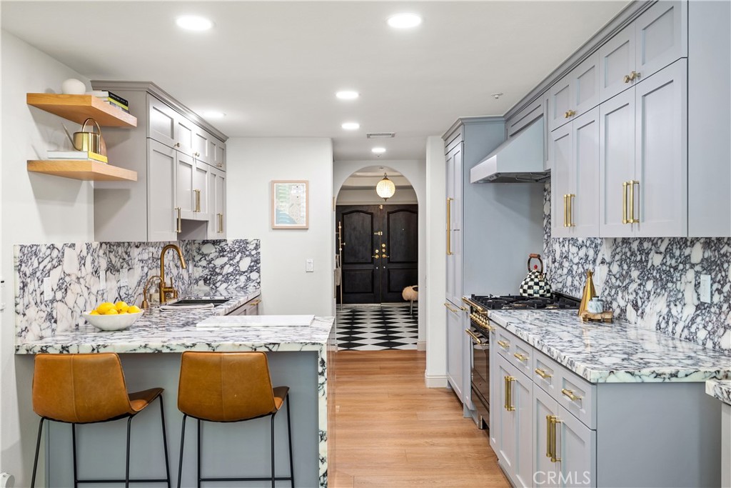 575 S Barrington Avenue 109