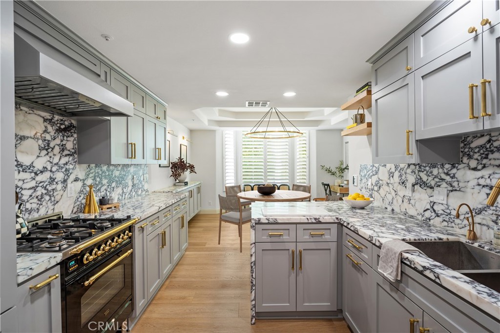 575 S Barrington Avenue 109