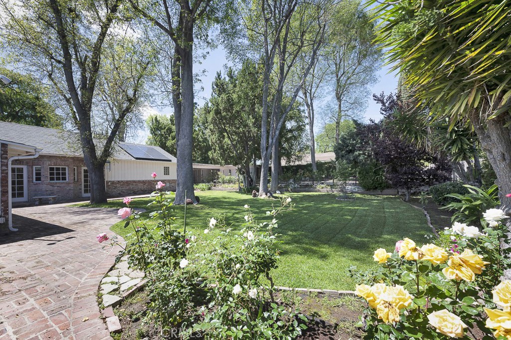 4443 Haskell Avenue
