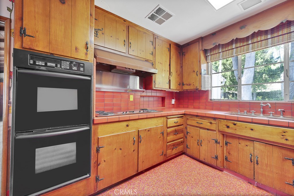 4443 Haskell Avenue