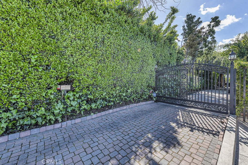 4443 Haskell Avenue
