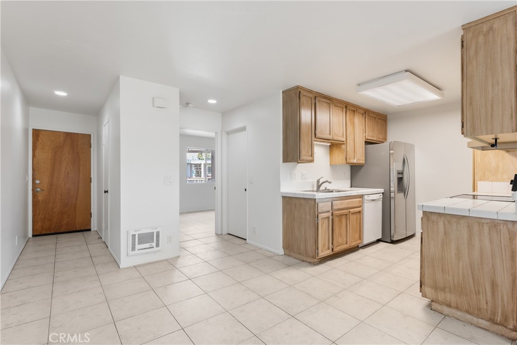 2533 Antonio Drive 202