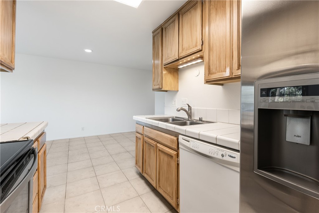 2533 Antonio Drive 202