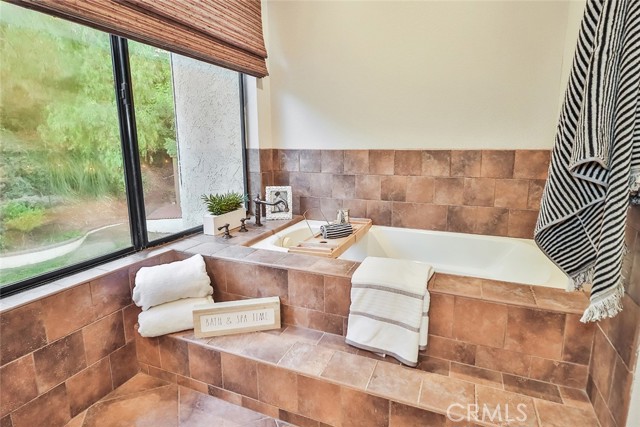 208 Goldenwood CIR