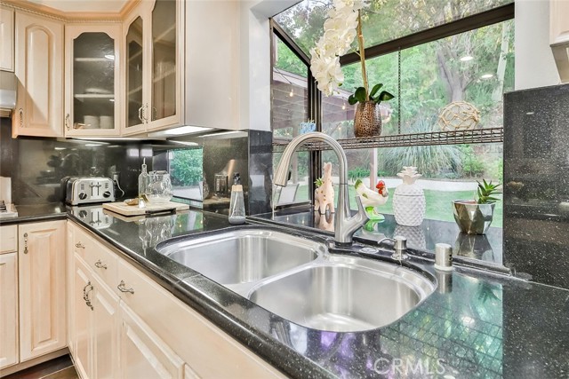 208 Goldenwood CIR