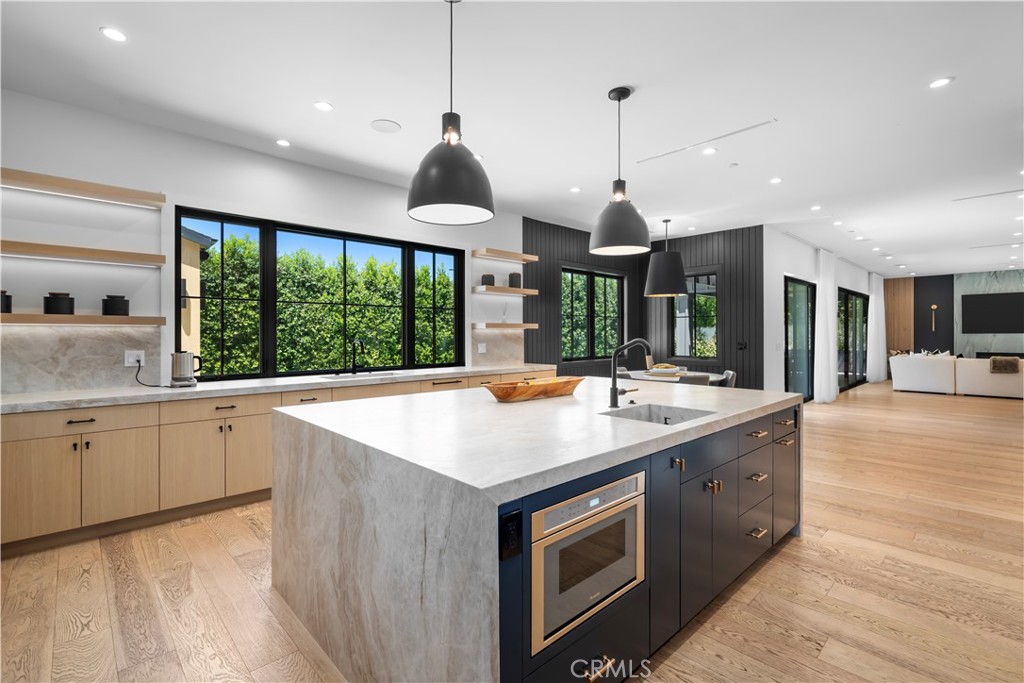 17631 Tarzana Street