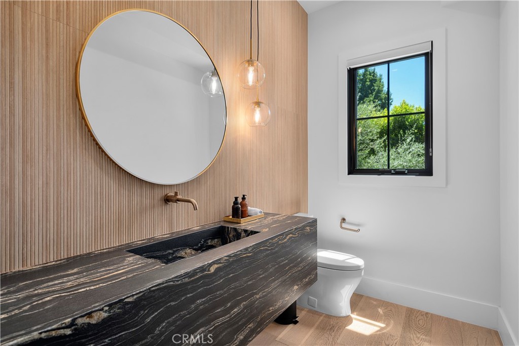 17631 Tarzana Street