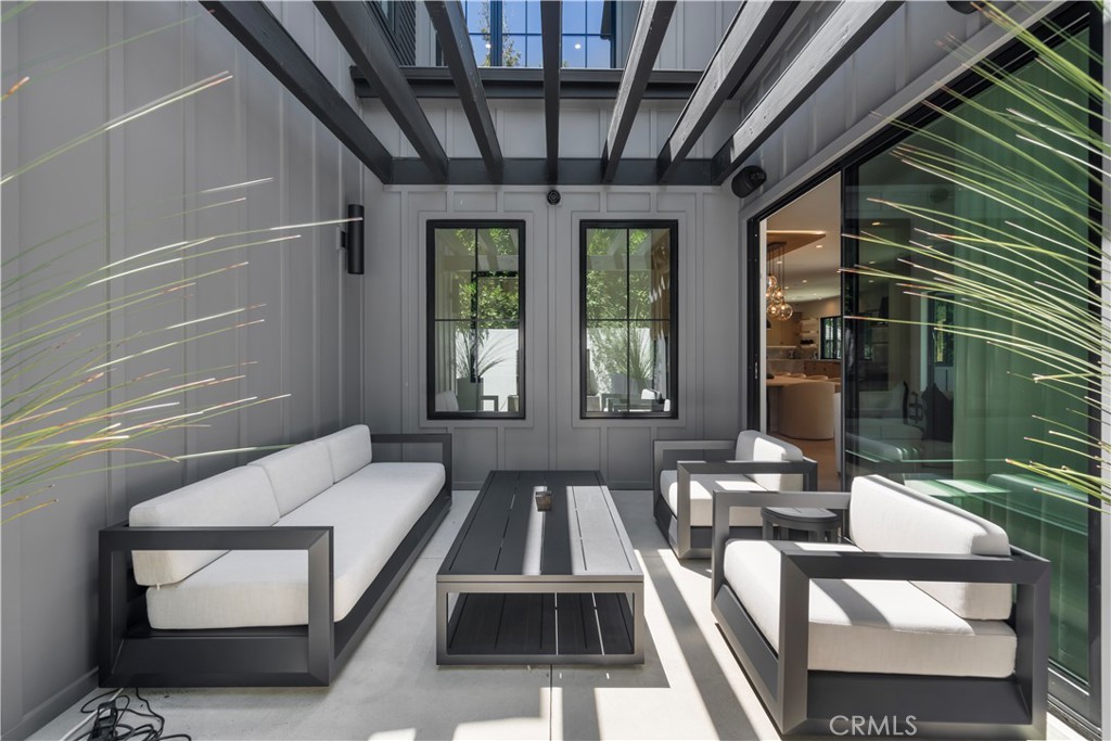 17631 Tarzana Street