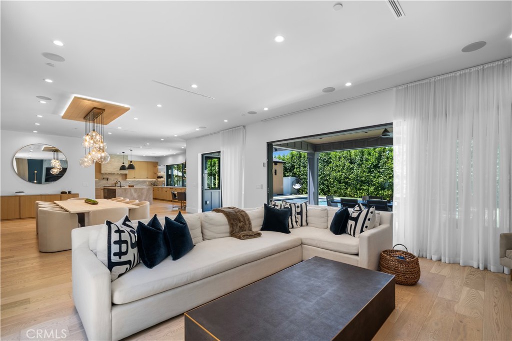 17631 Tarzana Street