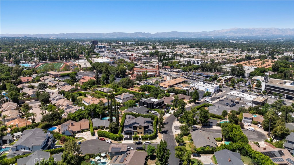 17631 Tarzana Street