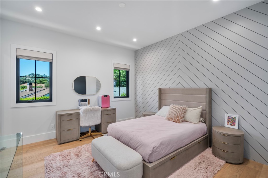 17631 Tarzana Street