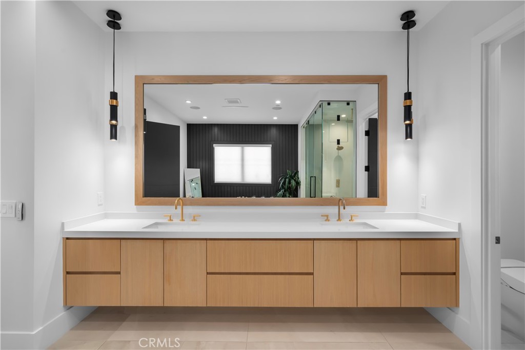 17631 Tarzana Street