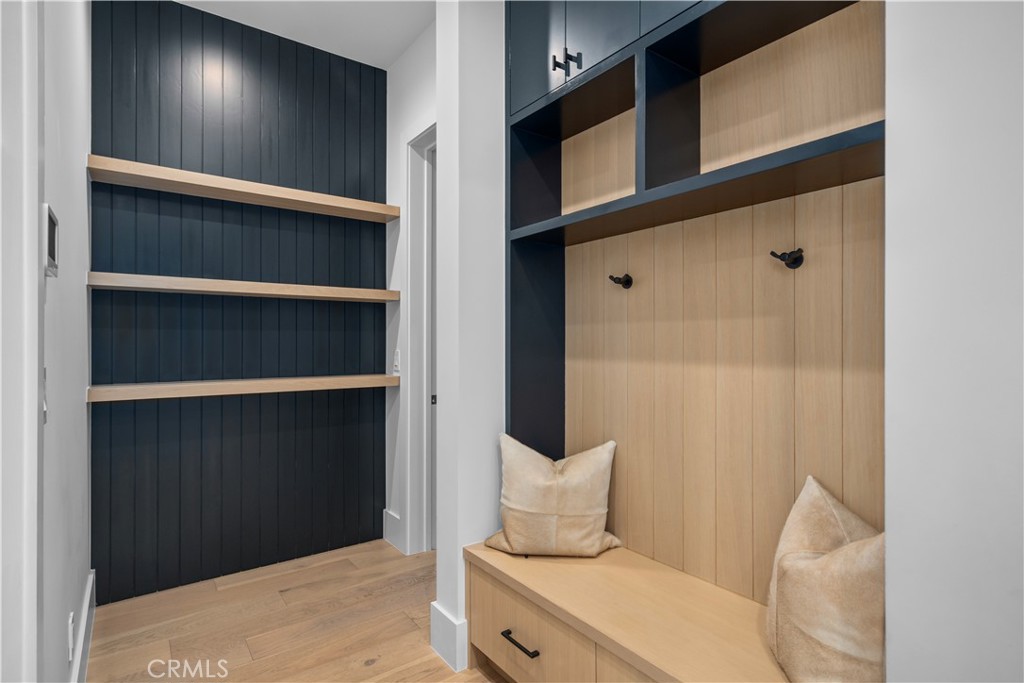 17631 Tarzana Street