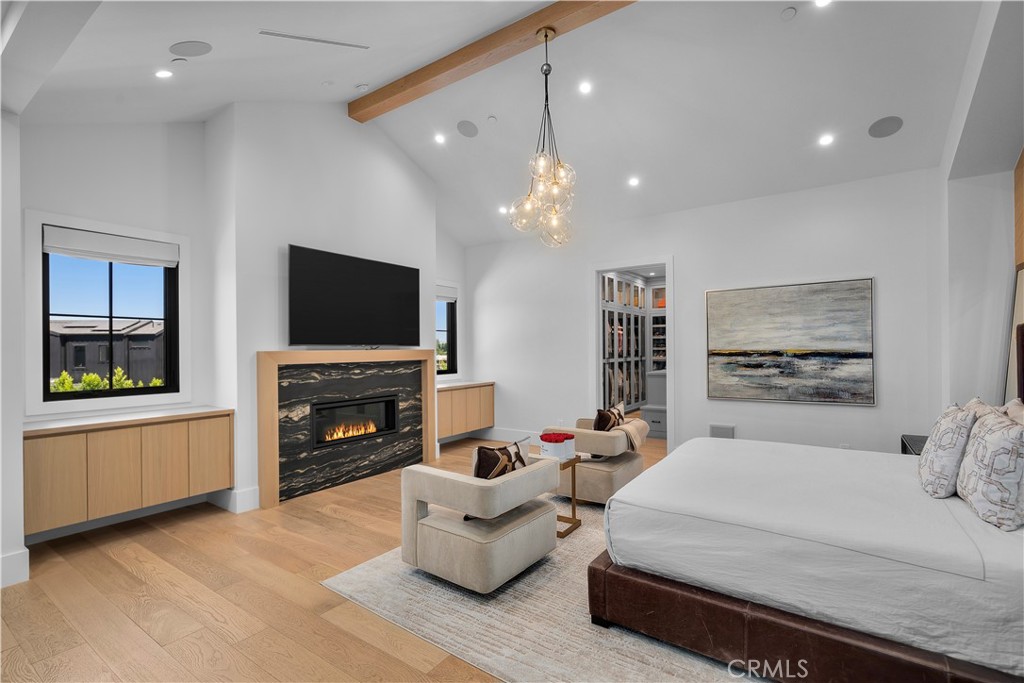 17631 Tarzana Street