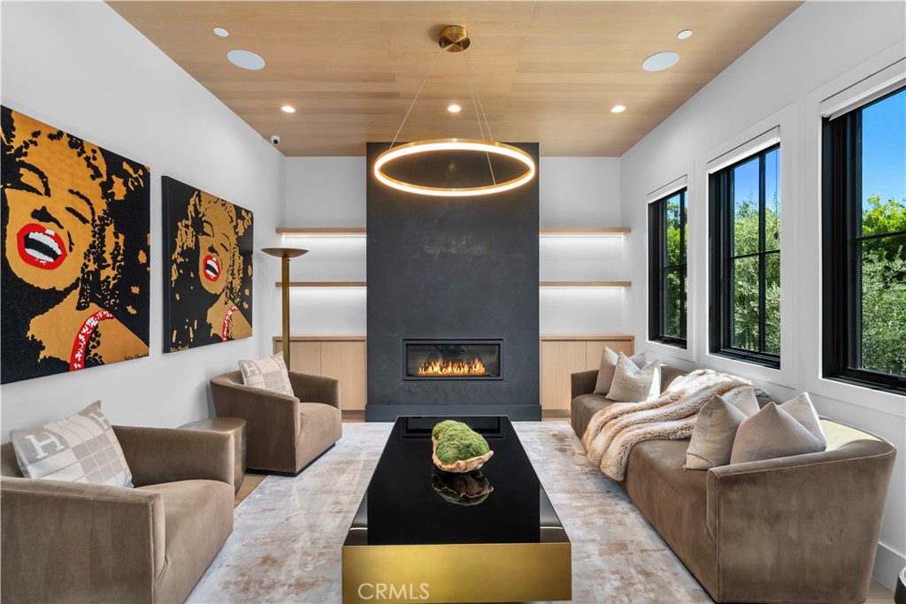 17631 Tarzana Street