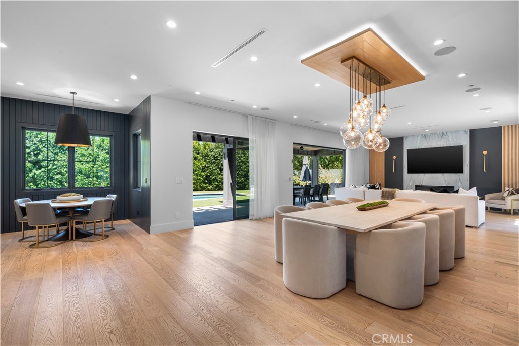 17631 Tarzana Street