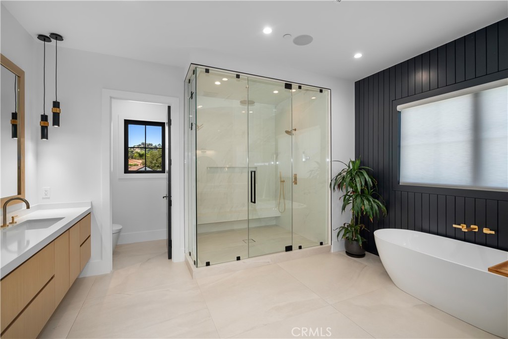 17631 Tarzana Street