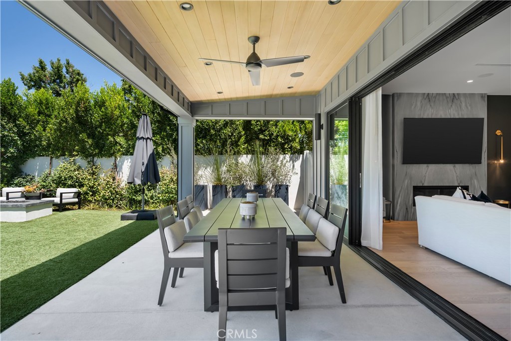 17631 Tarzana Street