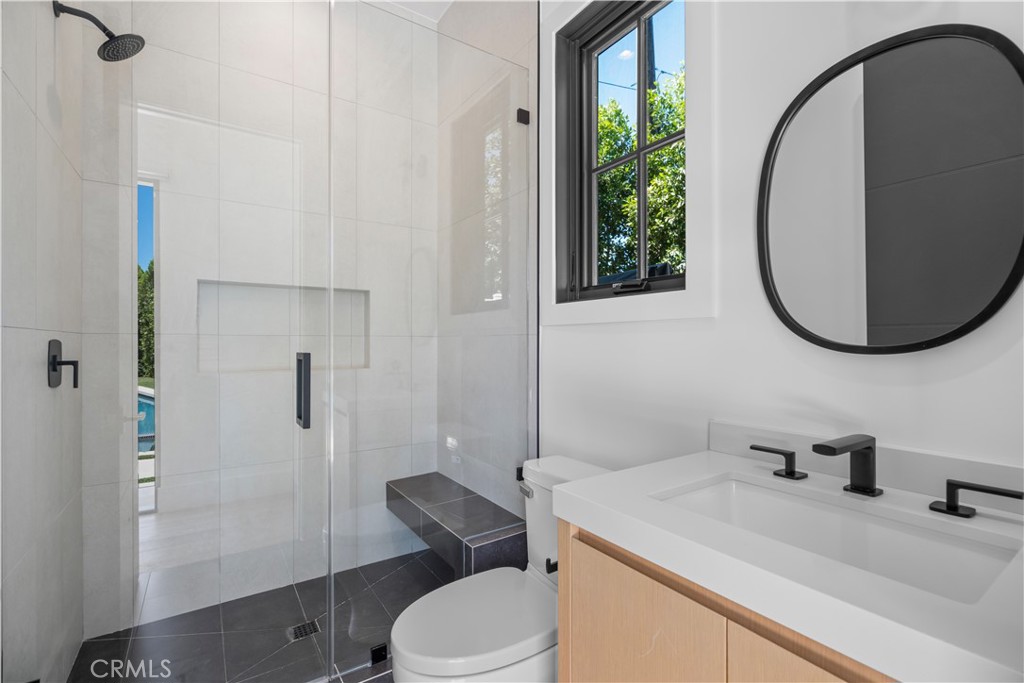 17631 Tarzana Street