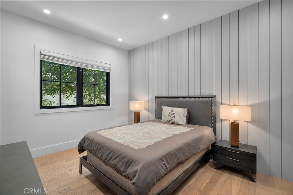 17631 Tarzana Street