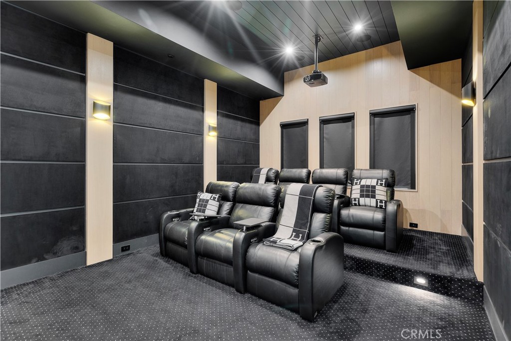 17631 Tarzana Street