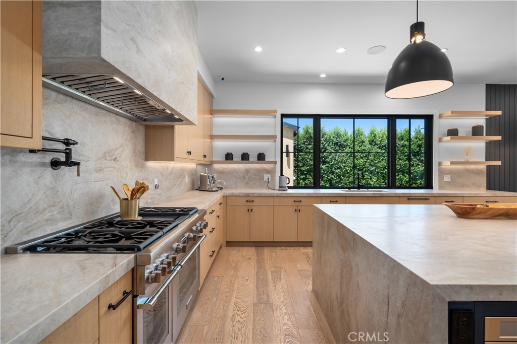 17631 Tarzana Street