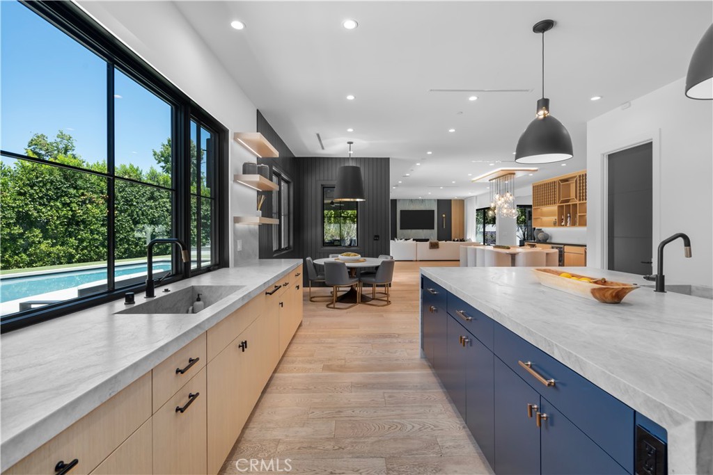 17631 Tarzana Street