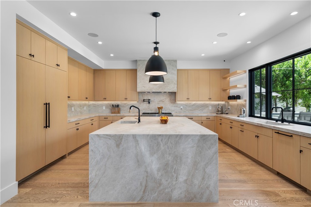 17631 Tarzana Street