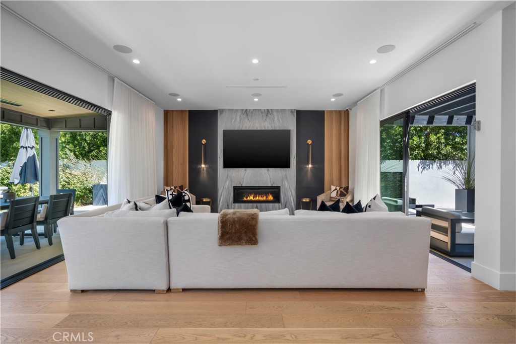 17631 Tarzana Street