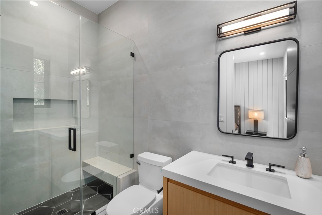 17631 Tarzana Street