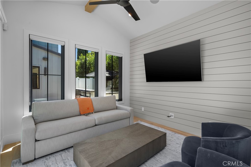 17631 Tarzana Street