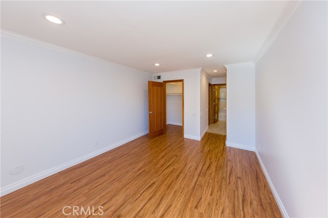 5460 White Oak AVE Unit: F20