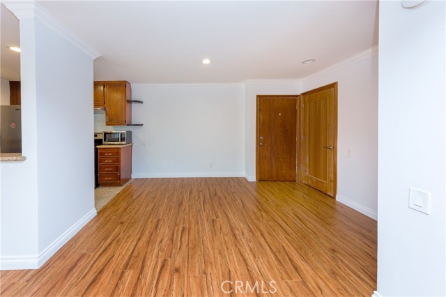 5460 White Oak AVE Unit: F20