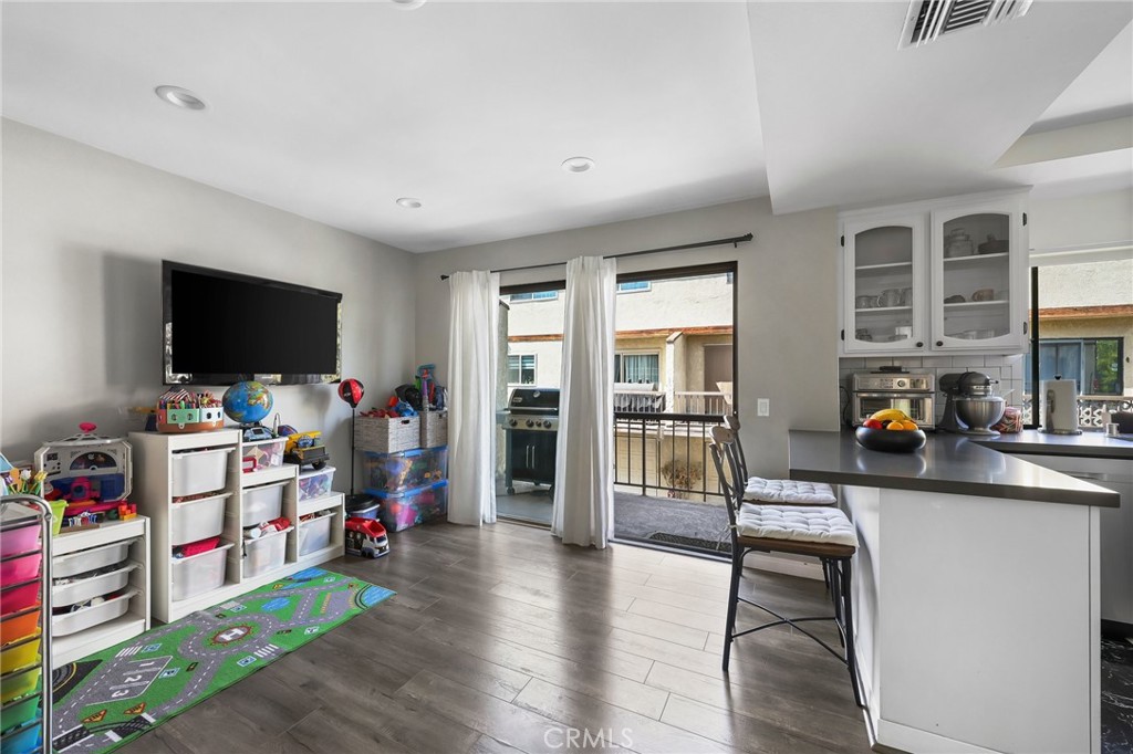 22525 Sherman Way 703