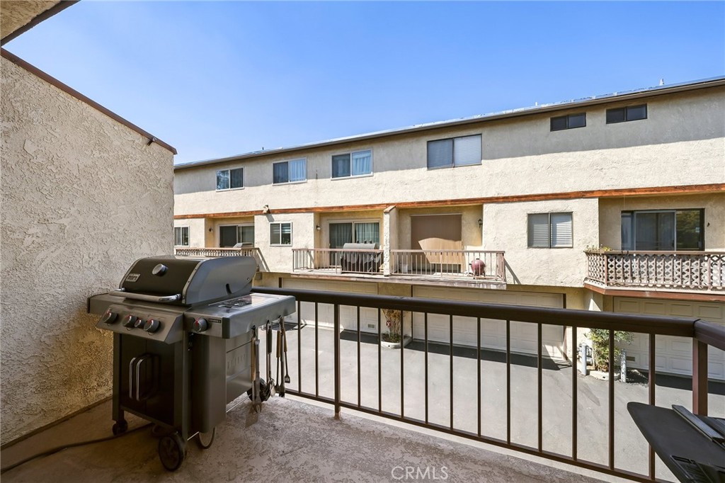 22525 Sherman Way 703