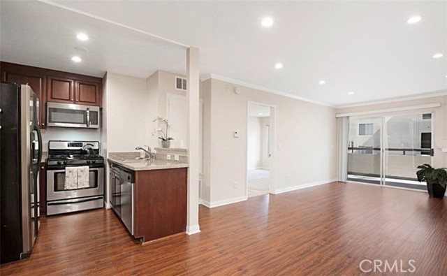 5565 Canoga AVE Unit: 120