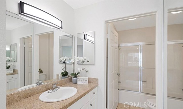 5565 Canoga AVE Unit: 120